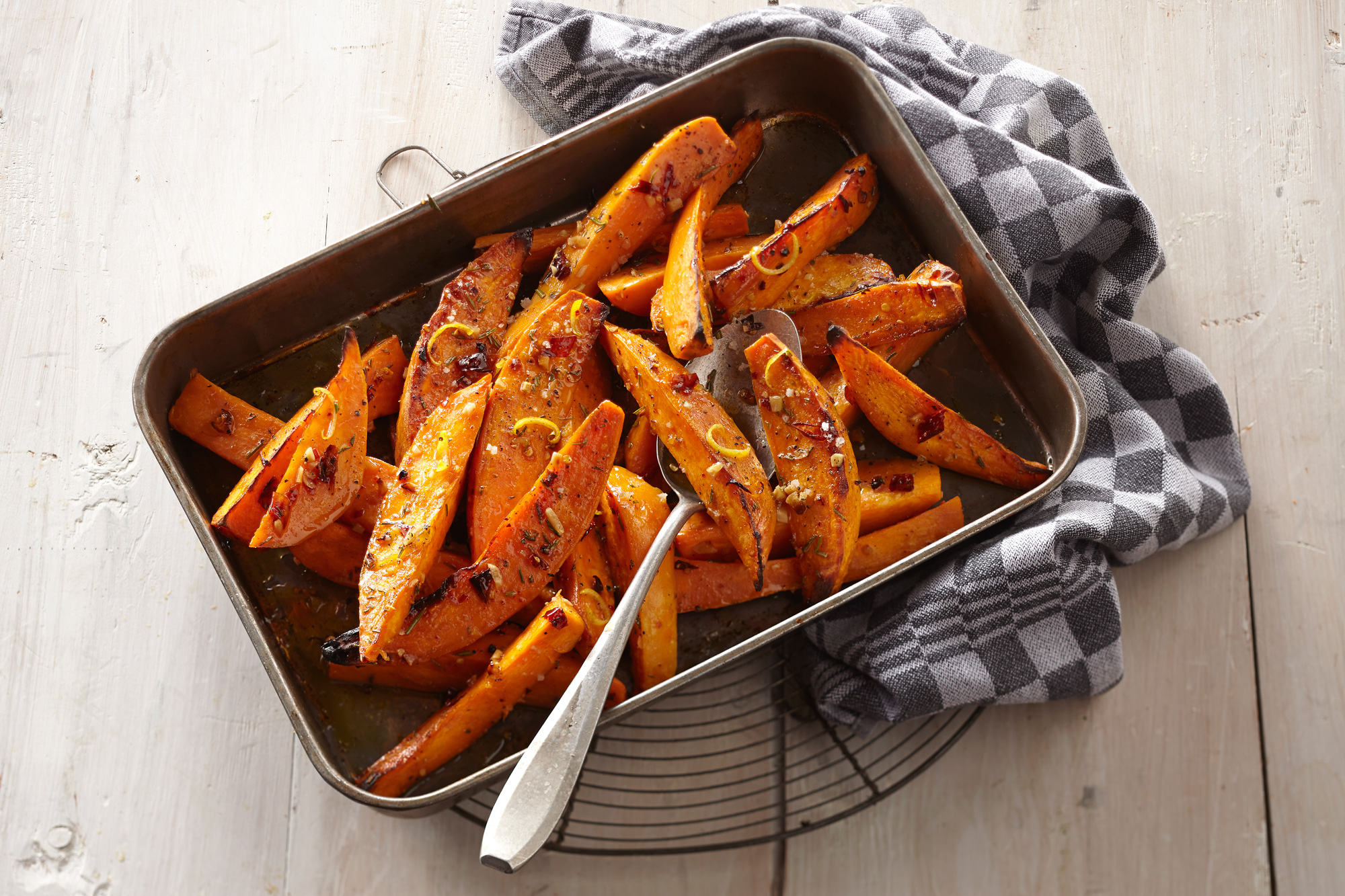 Patates douces grillées au miel, flocons de piment, romarin et citron - Sweet Potatoes FR